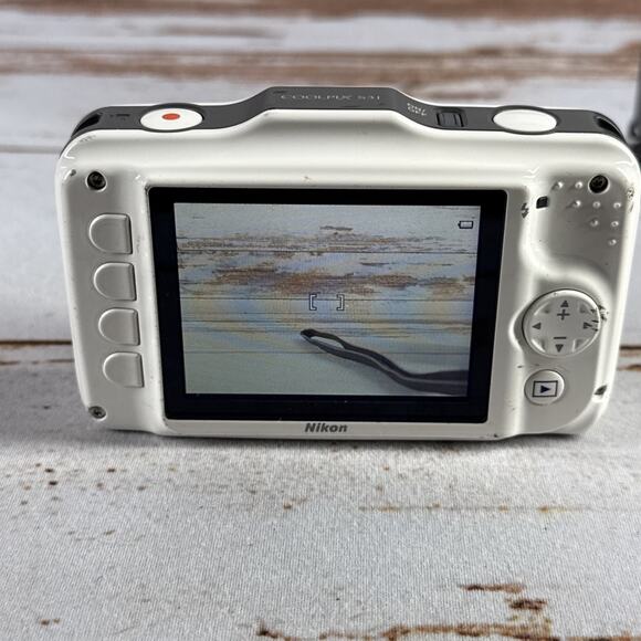 Nikon COOLPIX S31 10.1MP Waterproof Camera | White | Charger | Tested | Durable - Picture 4 of 6